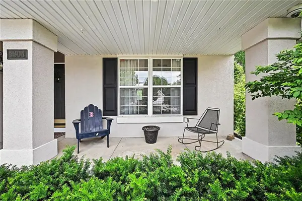 4304 Kensington DR, St Joseph, MO 64506