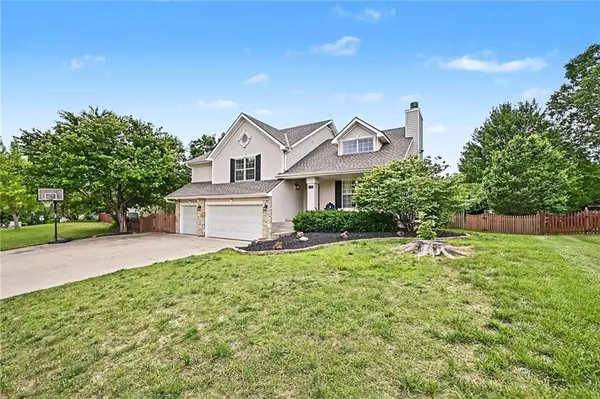 4304 Kensington DR, St Joseph, MO 64506