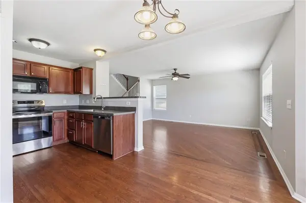 1827 NW 82nd TER, Kansas City, MO 64151