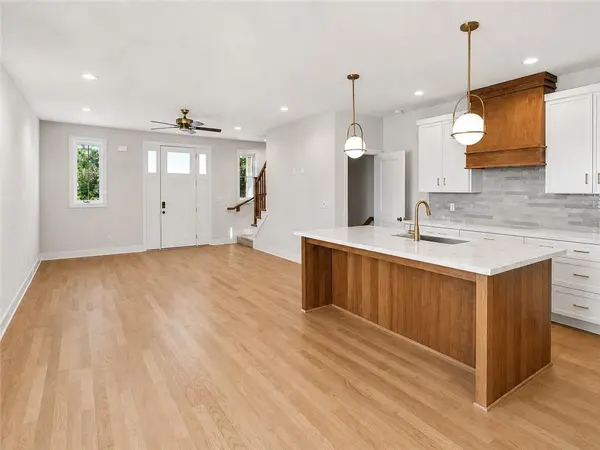 2844 Tracy AVE, Kansas City, MO 64109