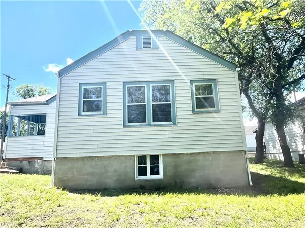 227 S Lynn ST, Nevada, MO 64772