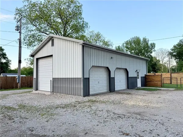 110 E Walnut ST, Rich Hill, MO 64779