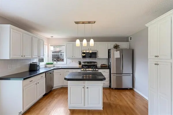 7324 N Manchester AVE, Kansas City, MO 64158