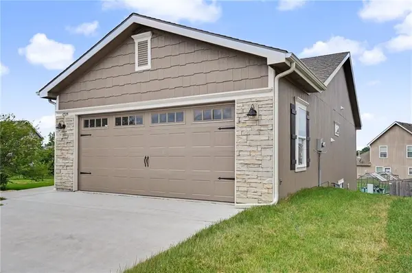 1725 Elderberry LN, Ottawa, KS 66067