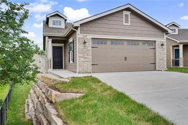1725 Elderberry LN, Ottawa, KS 66067