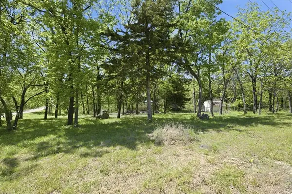 5 Moose LN, Mound City, KS 66056