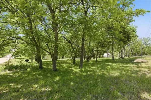 5 Moose LN, Mound City, KS 66056