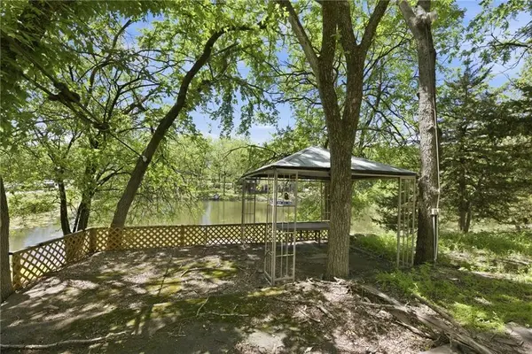 5 Moose LN, Mound City, KS 66056