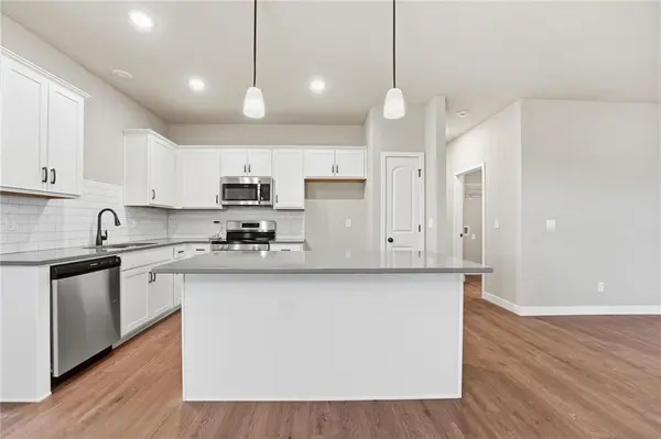 12427 S Redwood ST, Lee's Summit, MO 64086