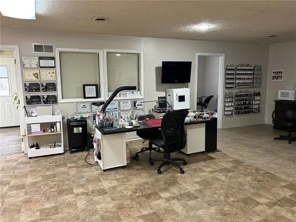 1201 W College #600 ST, Liberty, MO 64068