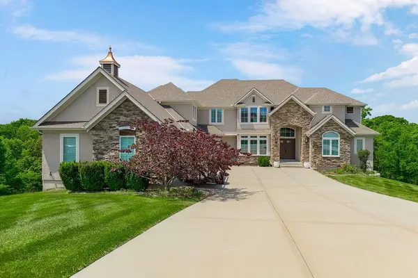 4614 NE Park Springs CT, Lee's Summit, MO 64064