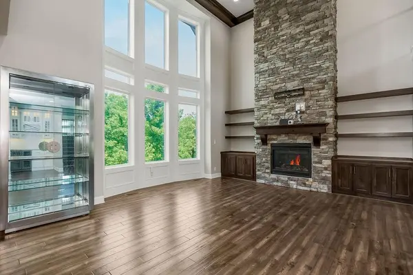 4614 NE Park Springs CT, Lee's Summit, MO 64064