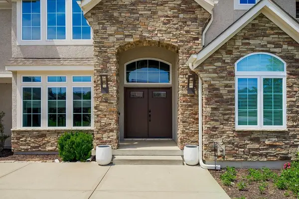 4614 NE Park Springs CT, Lee's Summit, MO 64064