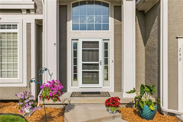 249 NE Misty Meadow DR, Lee's Summit, MO 64064