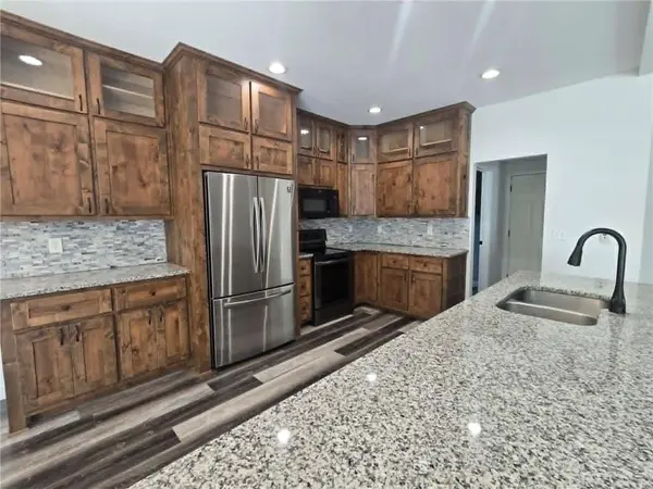 801 E Virginia PL, Clinton, MO 64735