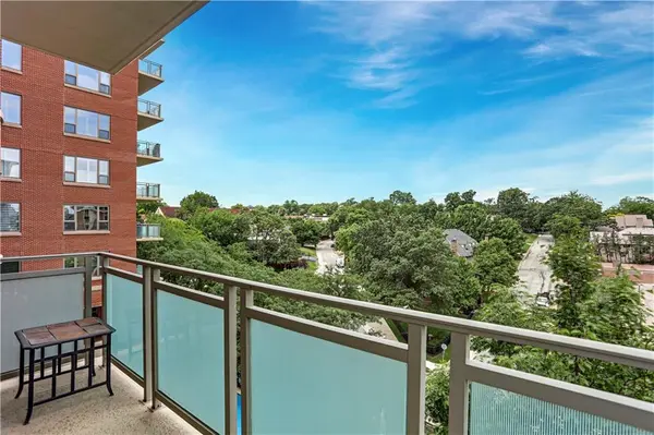 4950 Central #302 ST, Kansas City, MO 64112