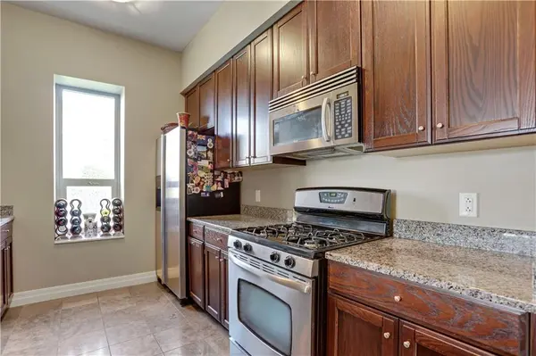 4950 Central #302 ST, Kansas City, MO 64112