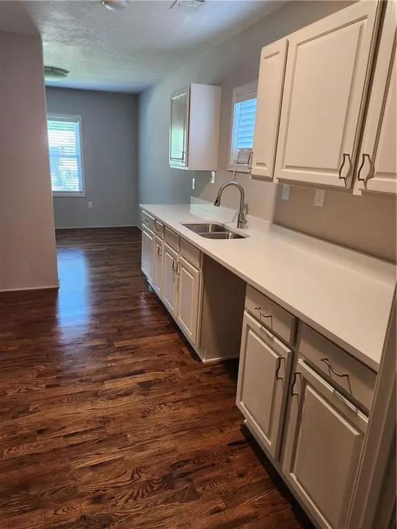 3013 E 77 TER, Kansas City, MO 64132