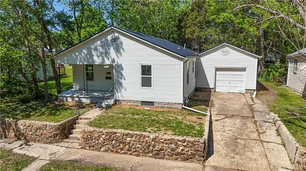 1720 S Stewart AVE, Sedalia, MO 65301