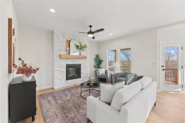 12182 S Emerald ST, Olathe, KS 66061