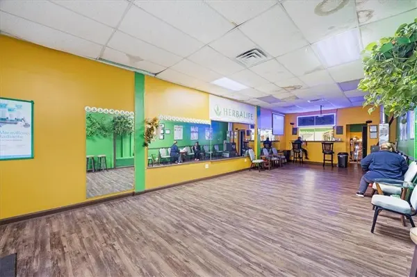 5518-5520 E Truman RD, Kansas City, MO 64127