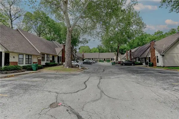 9730 Locust ST, Kansas City, MO 64131