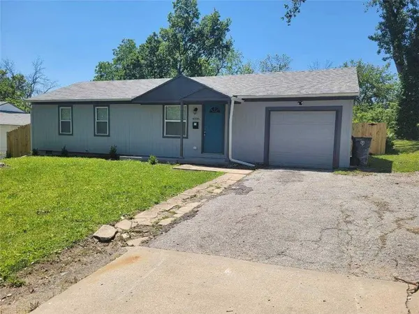 4006 Vineyard RD, Kansas City, MO 64130