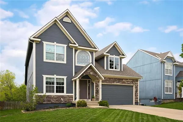 712 S Adams ST, Raymore, MO 64083