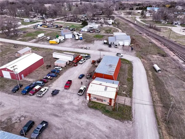 1000 A Oregon ST, Hiawatha, KS 66434