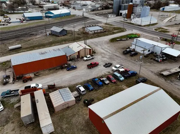 1000 A Oregon ST, Hiawatha, KS 66434