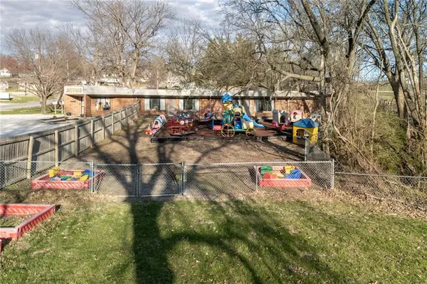 3712 Pacific ST, St Joseph, MO 64507