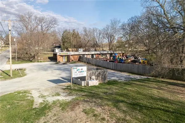 3712 Pacific ST, St Joseph, MO 64507