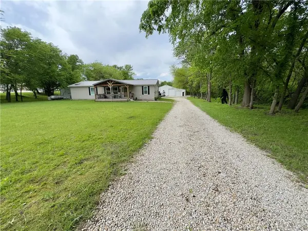 1981 SW State Route 2 HWY, Garden City, MO 64747