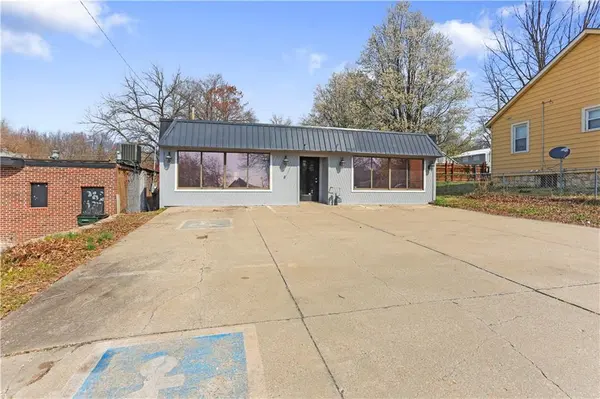 324 Elm ST, Leavenworth, KS 66048