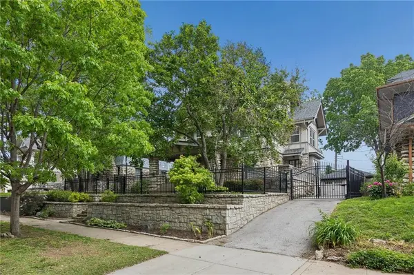 3827 Harrison BLVD, Kansas City, MO 64109
