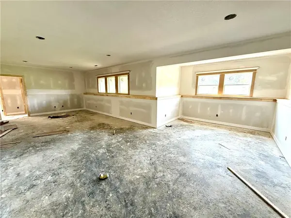 621 E 13th ST, Kearney, MO 64060