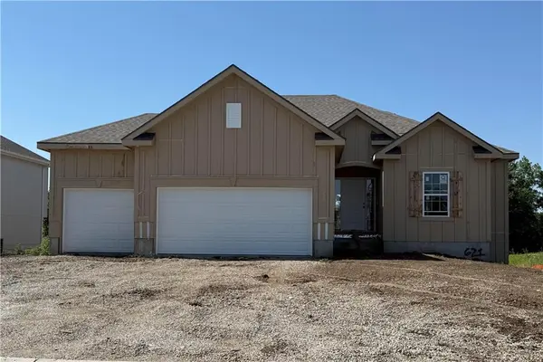 621 E 13th ST, Kearney, MO 64060