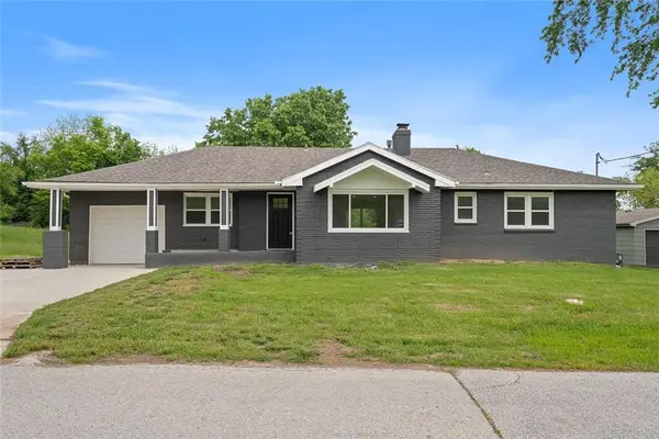 112 W Kay ST, Lansing, KS 66043