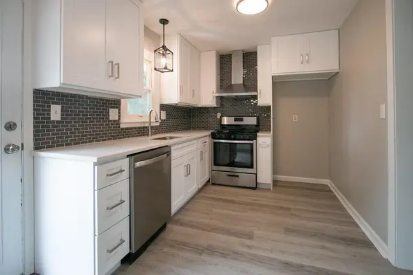 15204 E 48th ST, Kansas City, MO 64136