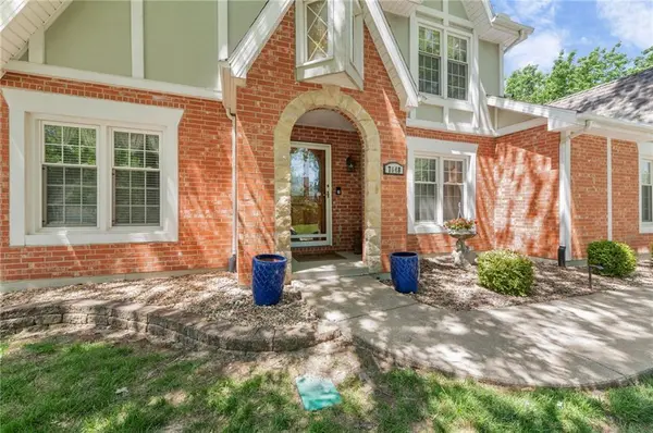 7648 N Lucerne CT, Kansas City, MO 64151
