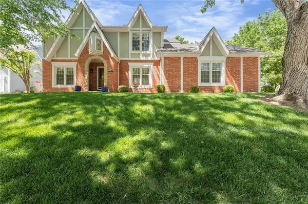 7648 N Lucerne CT, Kansas City, MO 64151