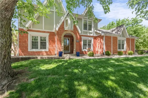 7648 N Lucerne CT, Kansas City, MO 64151