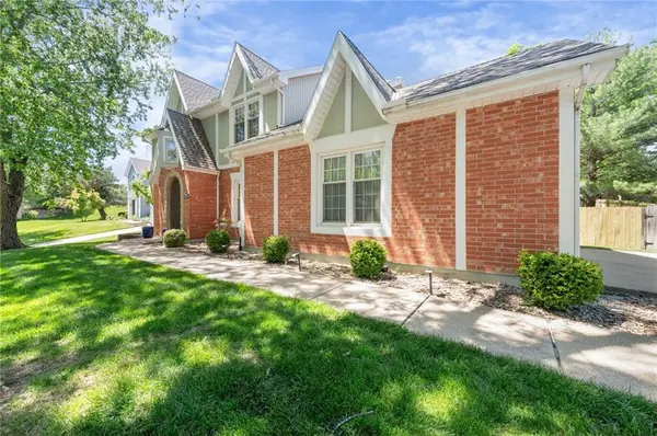7648 N Lucerne CT, Kansas City, MO 64151