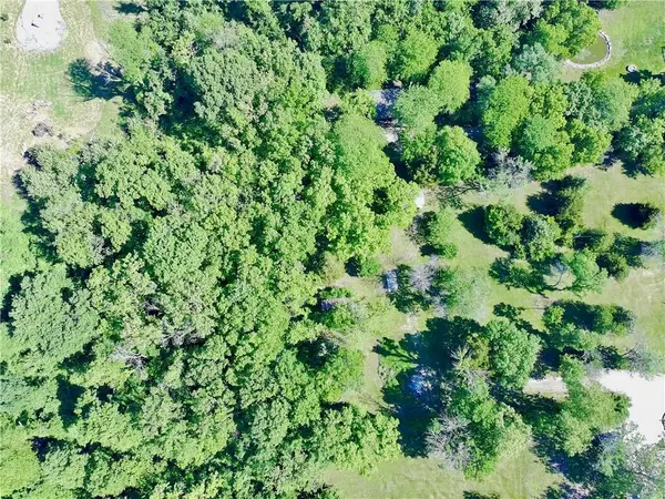 8360 Waverly RD, De Soto, KS 66018