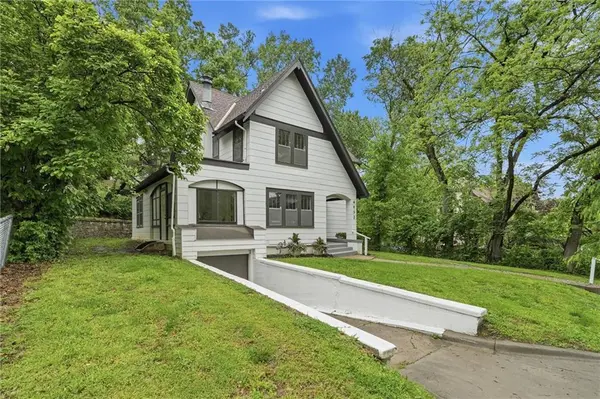4932 Troostwood RD, Kansas City, MO 64110