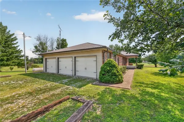 40822 E 116th ST, Richmond, MO 64085