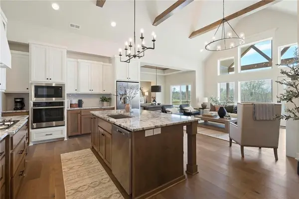 1917 SW Fern CIR, Lee's Summit, MO 64082