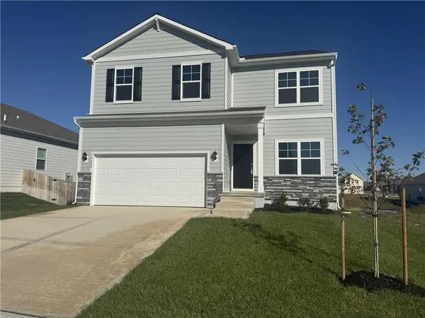 300 Lake Meadows DR, Smithville, MO 64089