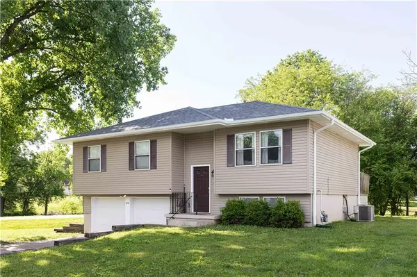 210 E Swisher DR, Clinton, MO 64735