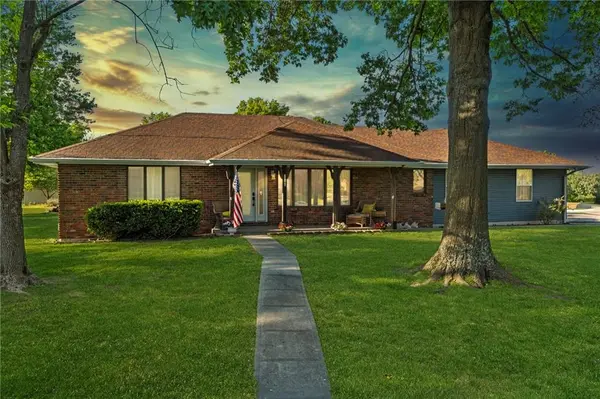 801 Shona DR, Gallatin, MO 64640